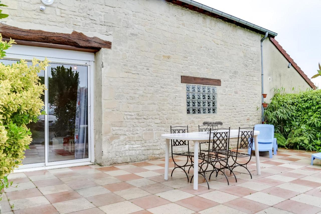Isida, Maison Spacieuse Avec Terrasse Et Stationnement Caen Luaran gambar